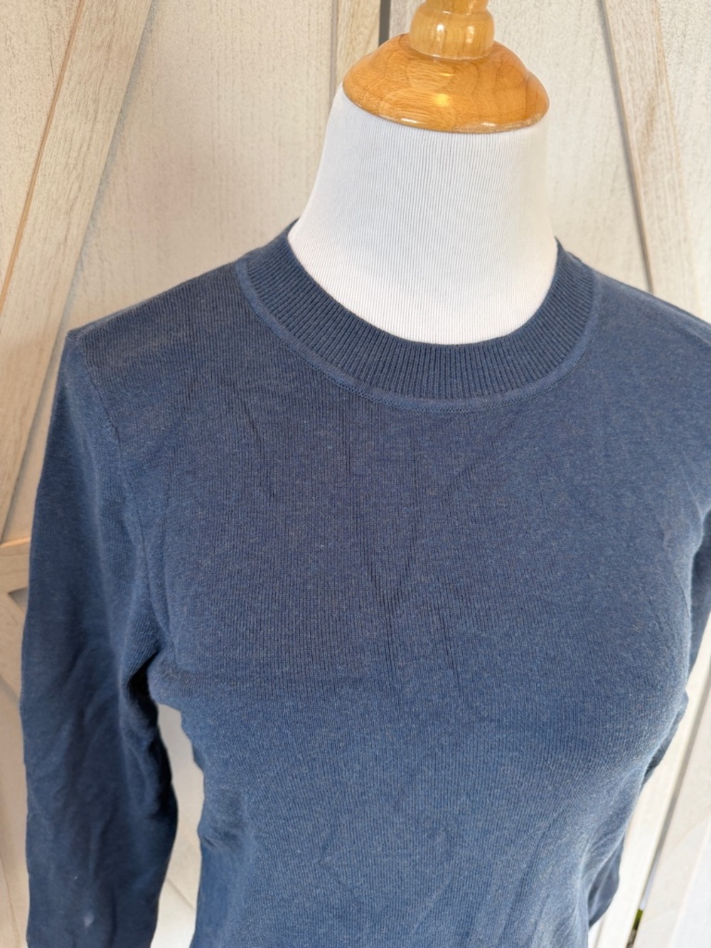 Classic Women's Crew Neck Sweater - Blue - Picture 15 of 16